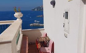 La Stanza sul Porto camera matrimoniale piccina piccina con vista sul porto di AMALFI con bagno privato